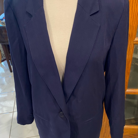 Light weight blazer by Sag Harbor color navy size 8petite 100% polyester - Picture 6 of 8